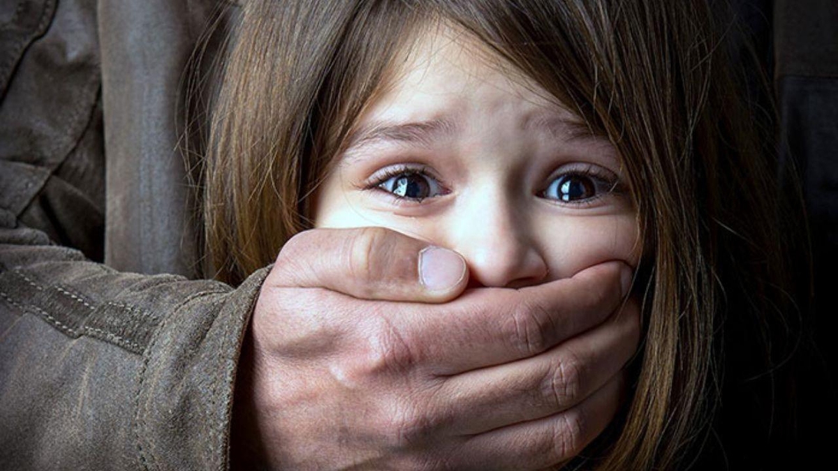 تجاوز پدر بی رحم به دخترش از سن ۱۰ سالگی | دختر نوجوان دست به خودکشی زد...