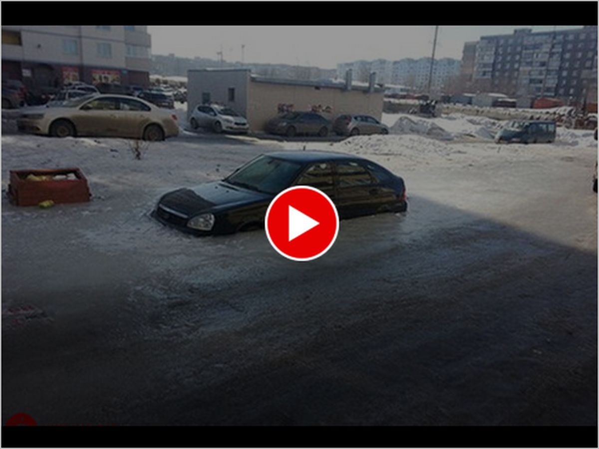 ببینید | روسیه چگونه خودروهای یخ زده را جابه‌جا می‌کند ؟ !