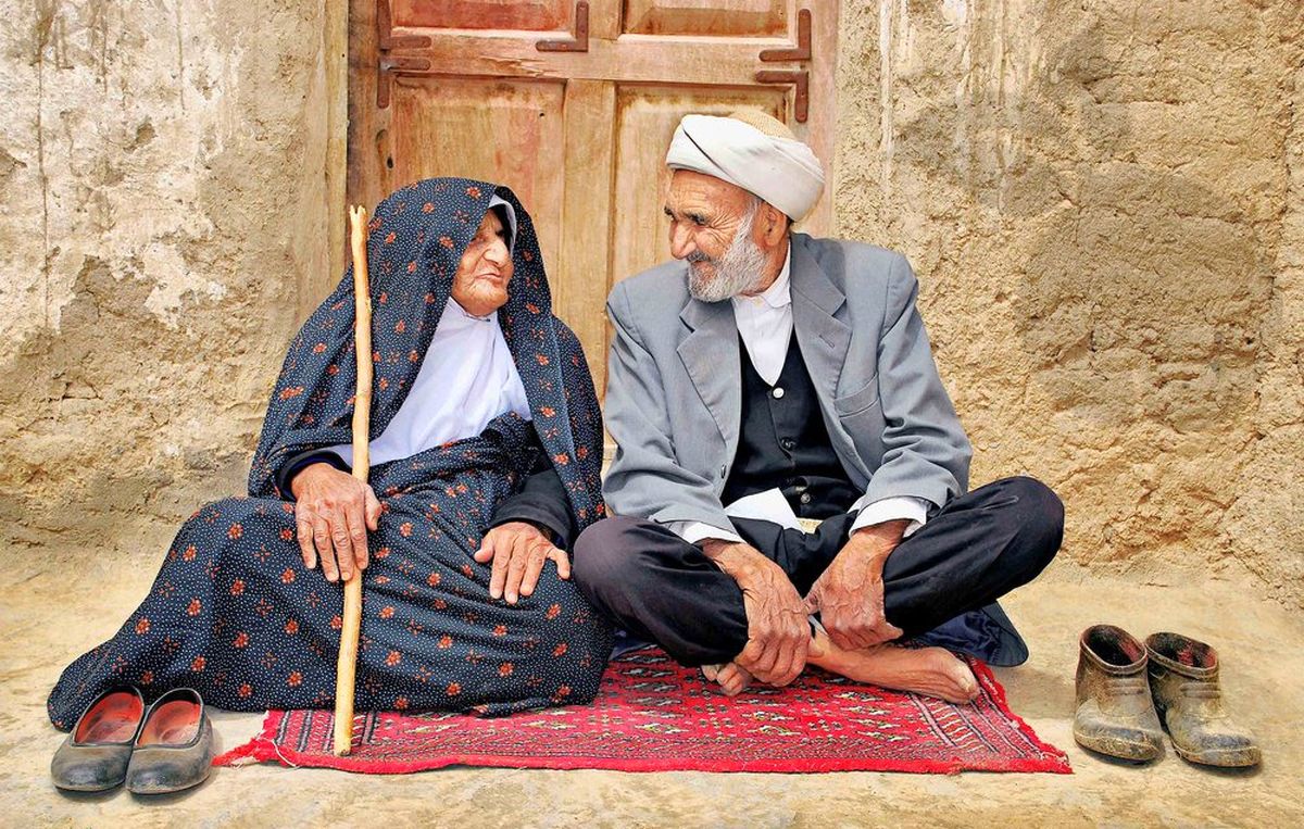 سوءهاضمه و یبوست در سالمندان  مصرف سیر و پیاز و زنجبیل توصیه نمی شود