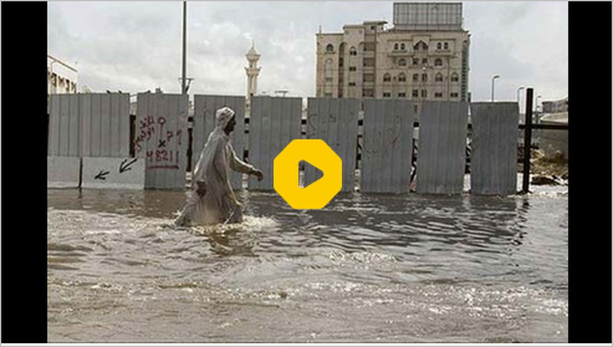 ببینید | بارش شدید باران و جاری شدن سیلاب در مکه !