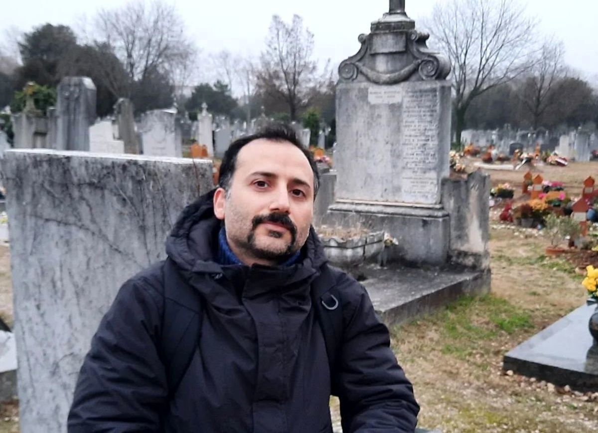 واکنش روزنامه ایران به خودکشی محمد مرادی در فرانسه