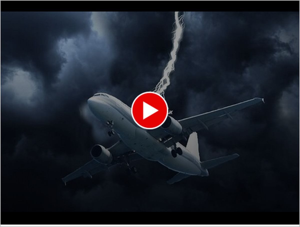 ببینید | اصابت صاعقه به هواپیمای بوئینگ ۷۳۷ هنگام پرواز !