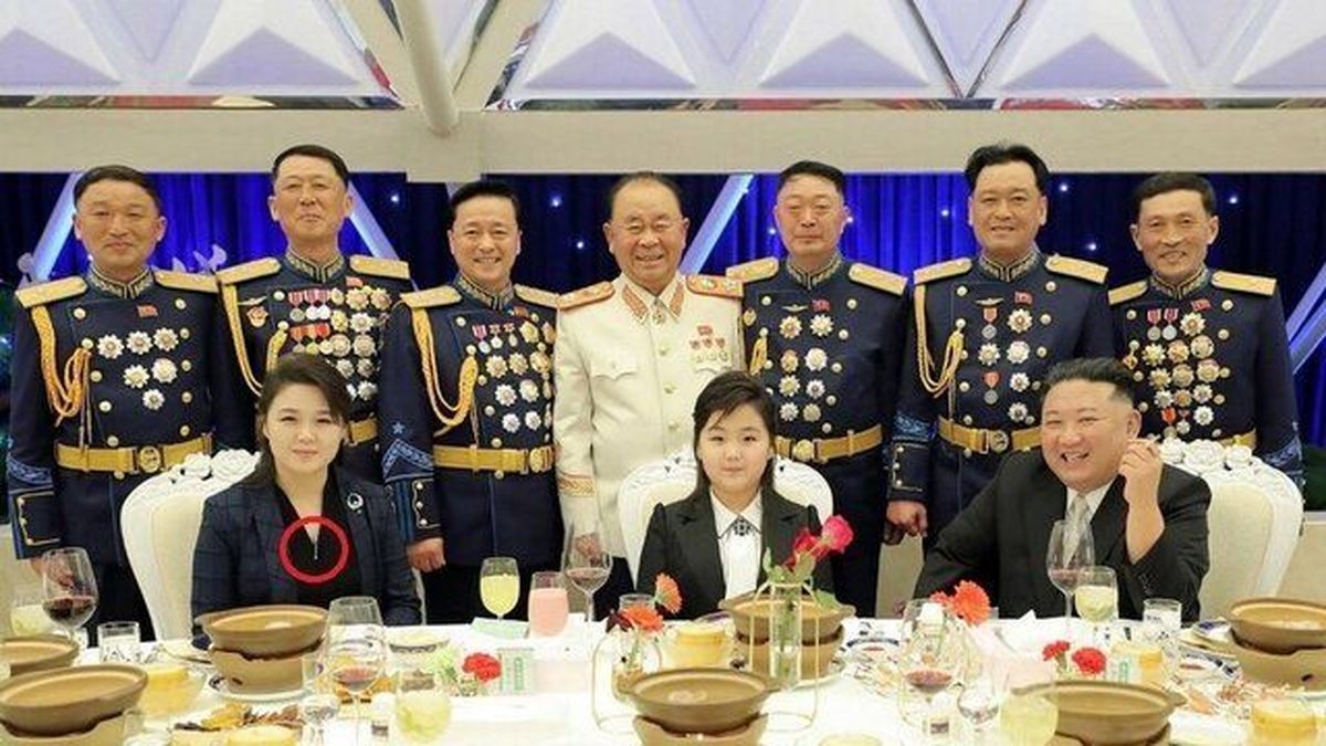 گردنبند عجیب همسر رهبر کره شمالی نشانه چیست؟ + عکس