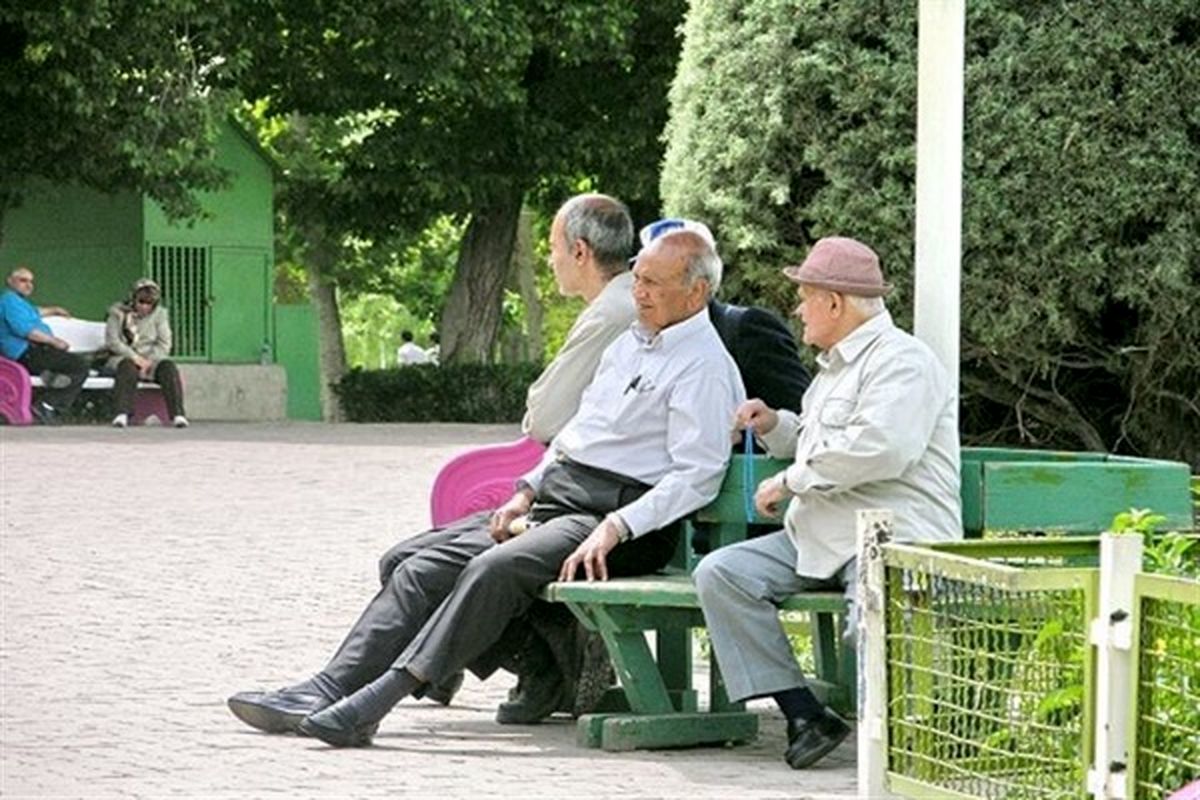 سال سختی برای بازنشستگان/ احتمال ریزش جمعیت بازنشستگان به زیر خط فقر