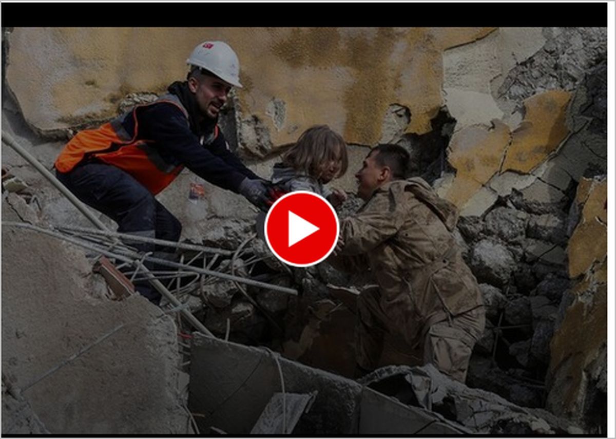 ویدیو | نجات معجزه‌آسای یک زوج از زیر آوار در ترکیه پس از ۲۰۹ ساعت