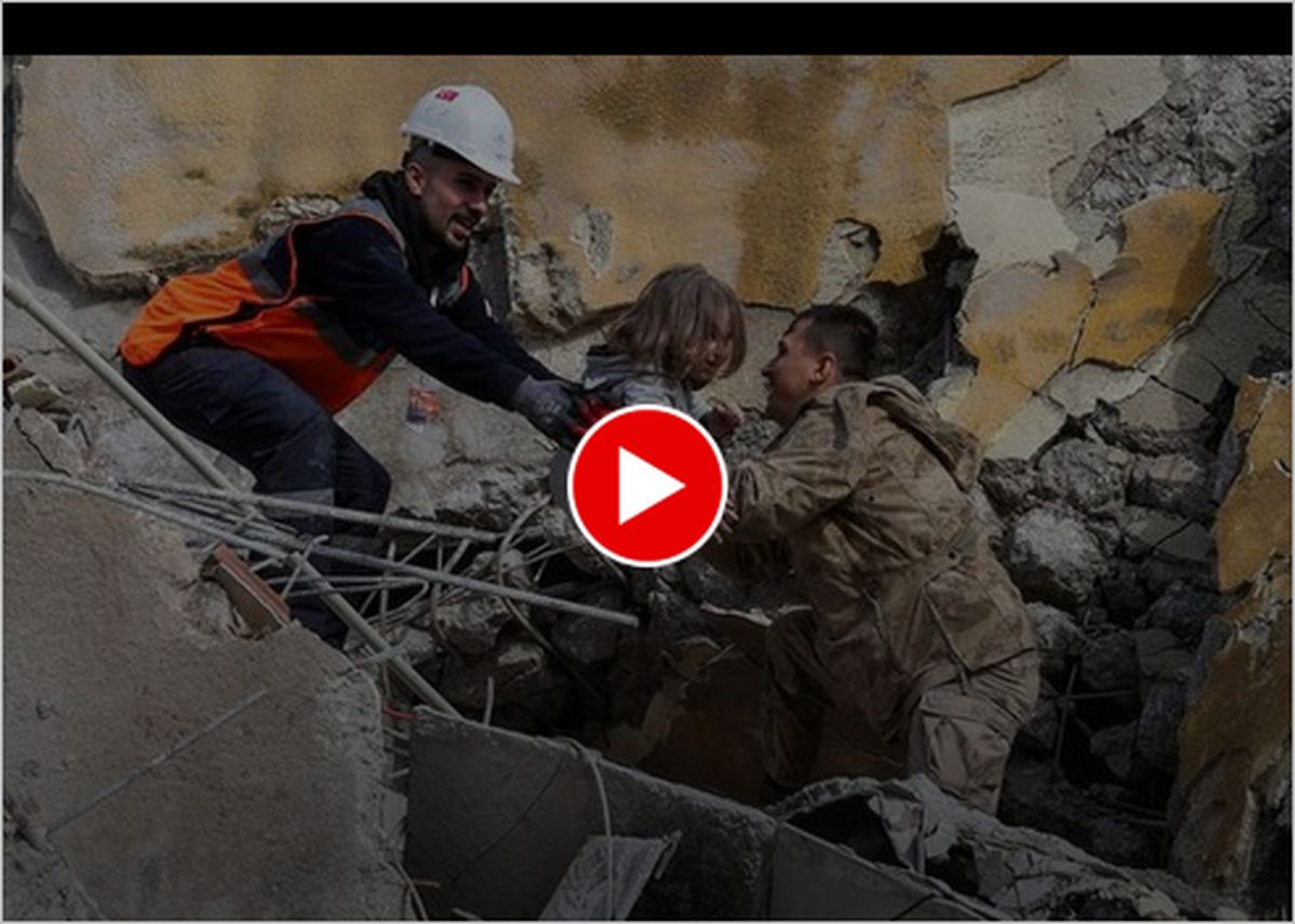 ویدیو | واکنش جالب یک ‌زلزله‌زده ترکیه بعد از ۱۸۳ ساعت زیر آوار ماندن!