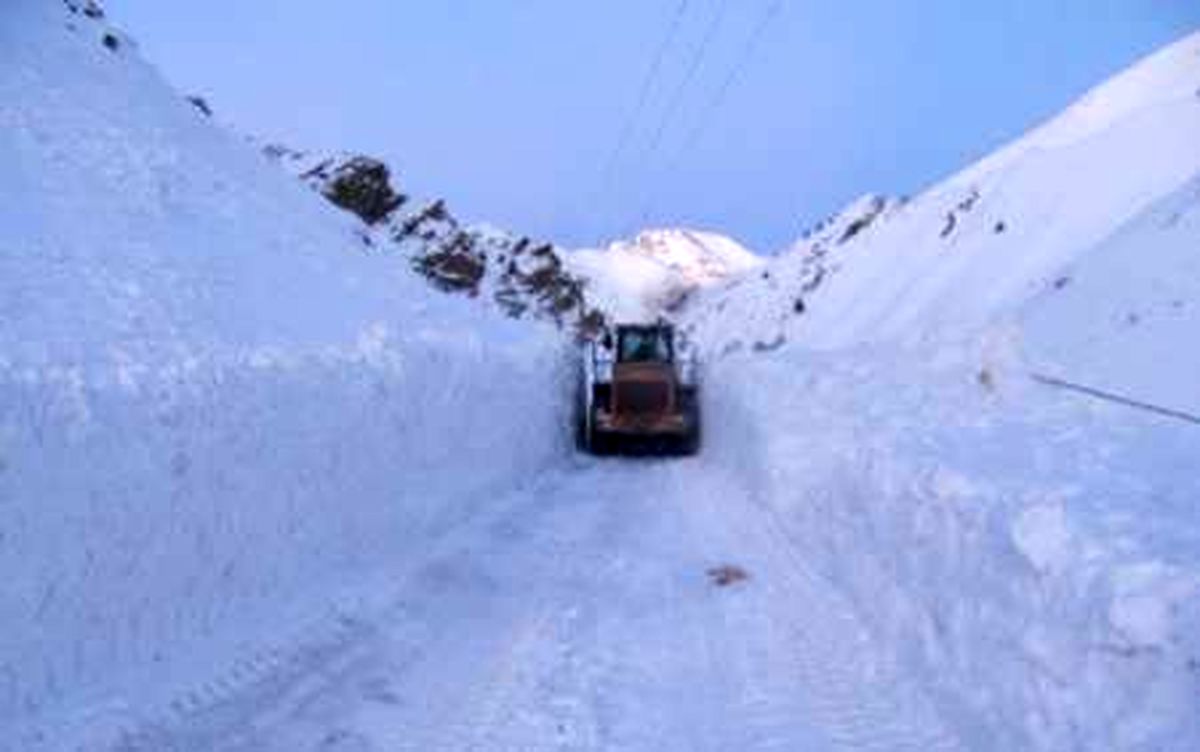ویدیو | مدفون شدن شهرستان کوهرنگ در زیر برف