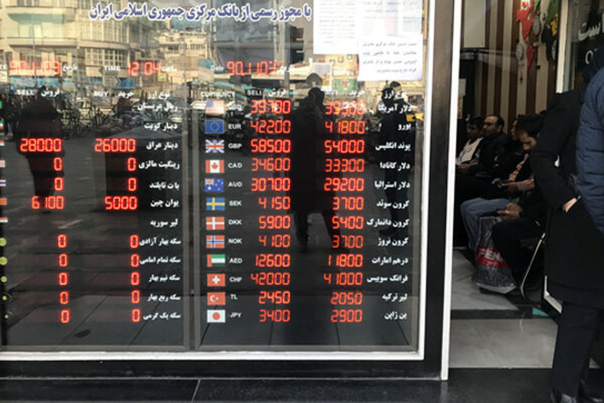 وضعیت بازار ارز دوباره متشنج شد  صرافی های بانکی و غیربانکی دست از کارکشیدند