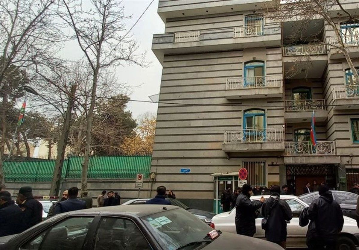 فوری | سفارت آذربایجان در تهران مورد حمله مسلحانه قرار گرفت  یک کشته و دو زخمی در پی وقوع این حادثه + فیلم