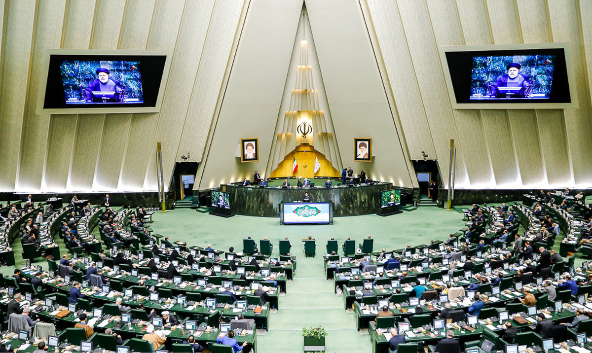 واکنش نماینده مجلس به امام جمعه‌ای که گفته نمایندگان مجلس رشوه‌گیر ایران خودرو هستند !