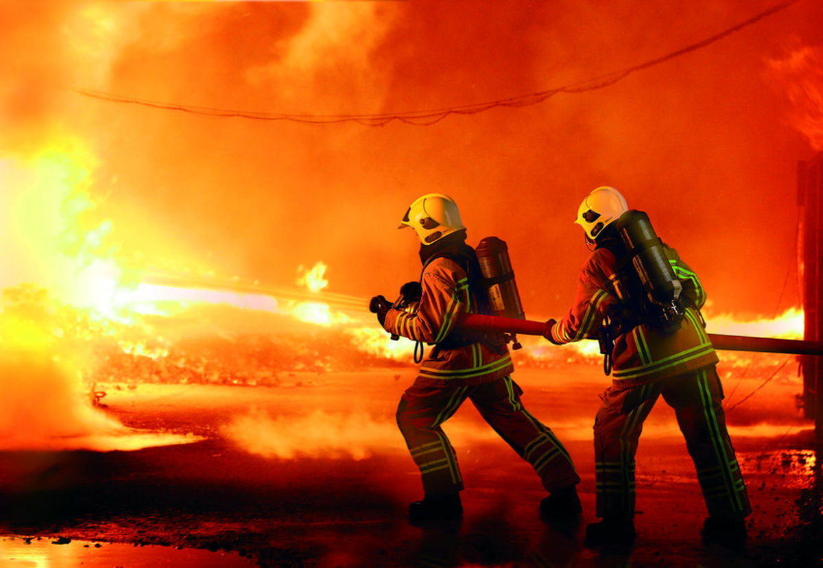 وقوع  آتش سوزی گسترده در کهریزک  ۶ هزار متر به صورت کامل شعله‌ور بود