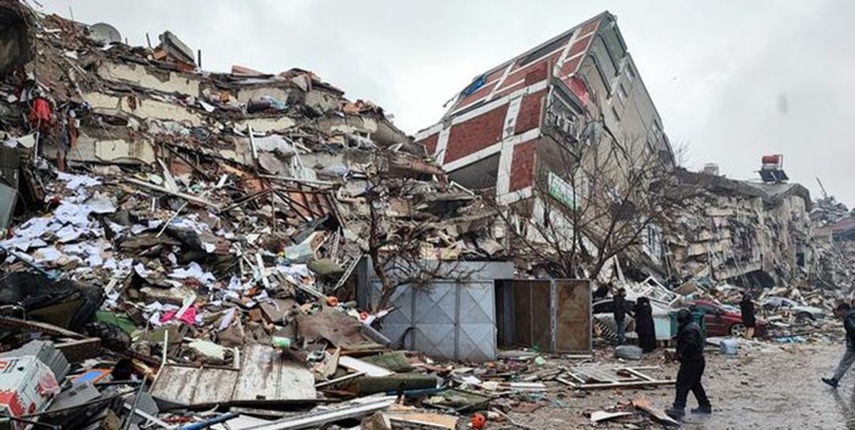 ویدیو | لحظه وحشتناک وقوع زلزله سوم در ترکیه | زمین جا به جا شد