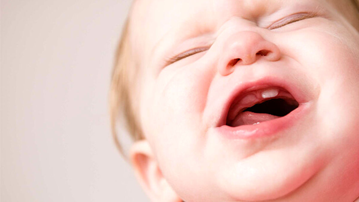 راهکارهای خانگی برای کاهش درد ناشی از رویش دندان در کودکان