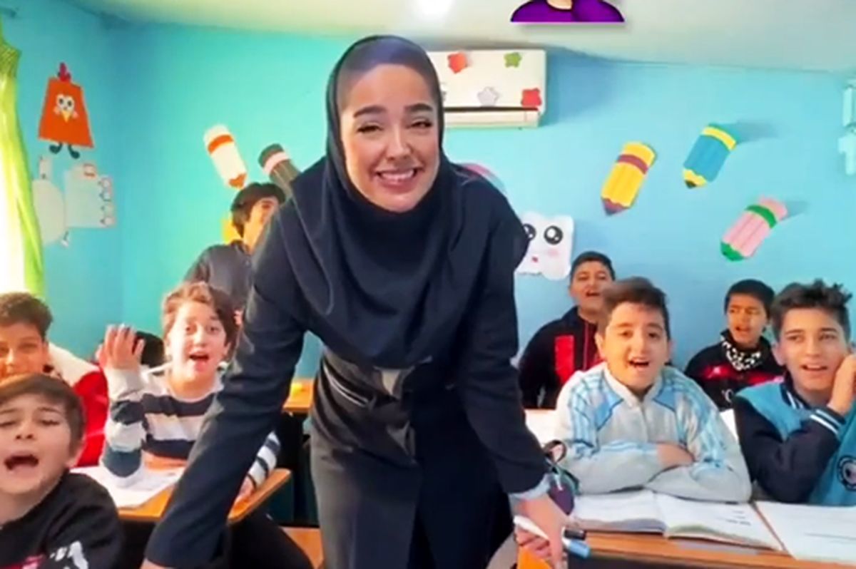 واکنش روزنامه کیهان به بازگشت معلم قائمشهری سر کلاس درس
