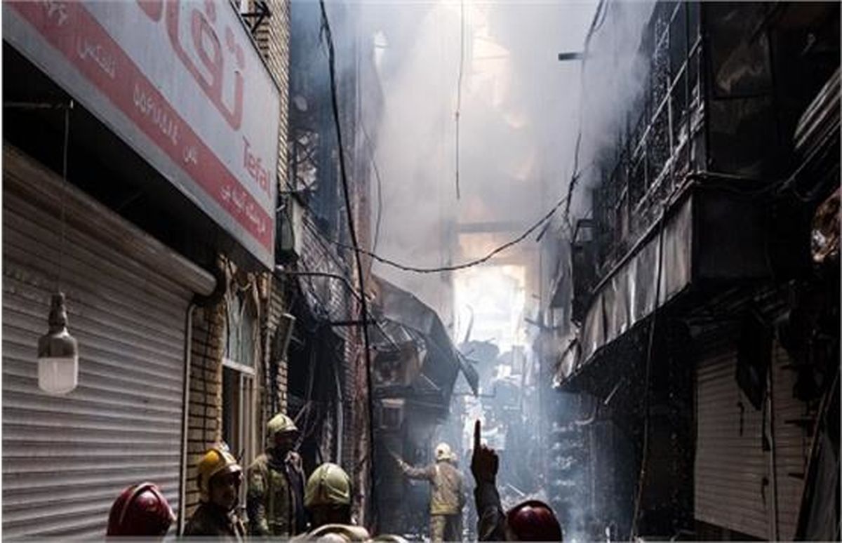 فوری | آتش سوزی مهیب در بازار تهران | ۱۱ باب مغازه در شعله های آتش سوختند