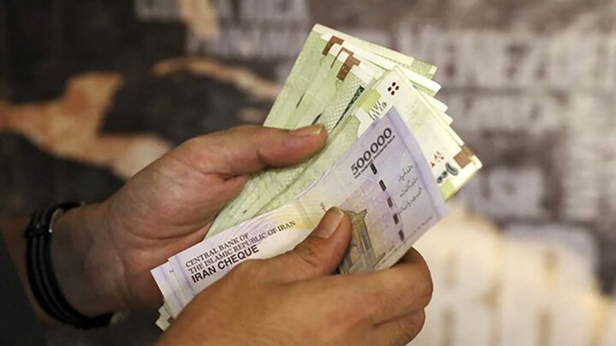 دولت و مجلس دست تاجرنماهای ارز ۴۲۰۰ تومانی را کوتاه کرده‌اند