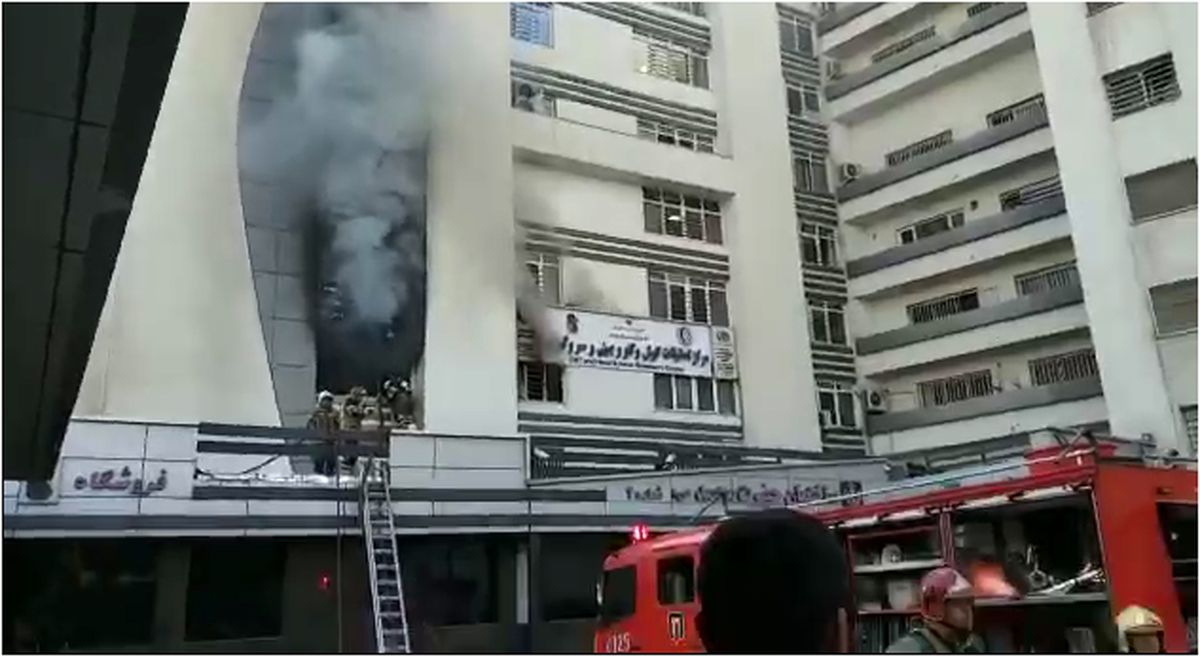 ببینید: تلاش آتش‌نشانان برای مهار آتش سوزی در بیمارستان رسول اکرم (ص)