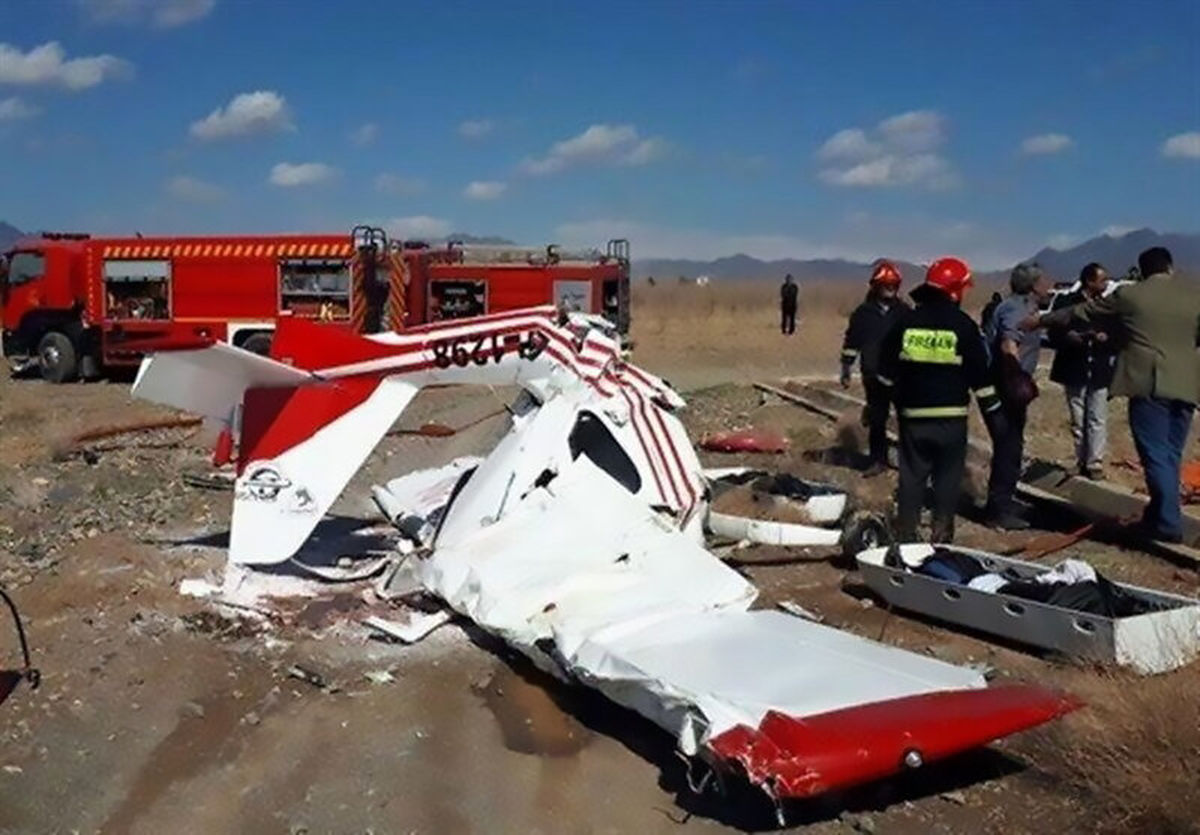 سقوط هواپیما در شیراز دو کشته داد