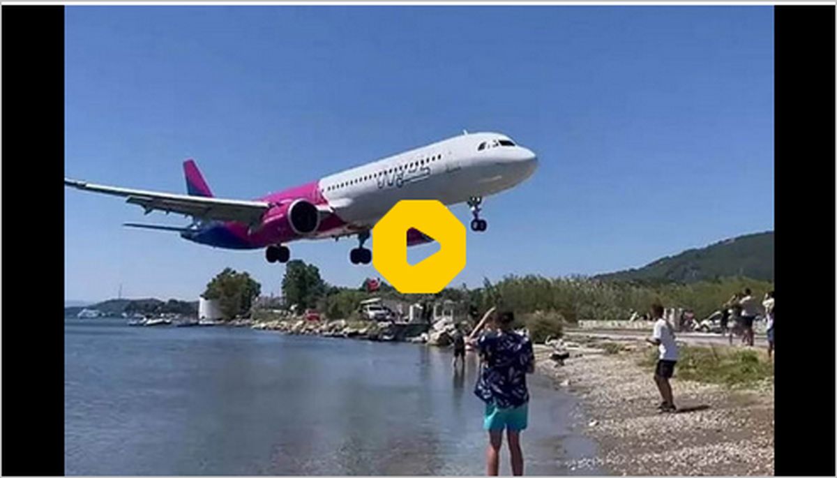 ببینید: ترس گردشگران از  فرود هواپیما روی سرشان در یونان!