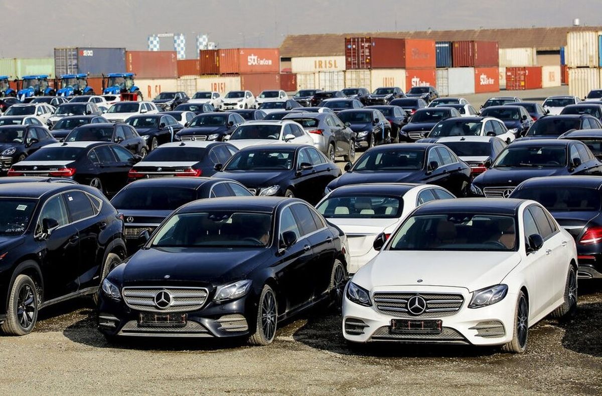 واردات خودرو همچنان در تعلیق! چه تعداد خودرو با قیمت کمتر از ۱۰هزار دلار وارد کشور می‌شود؟