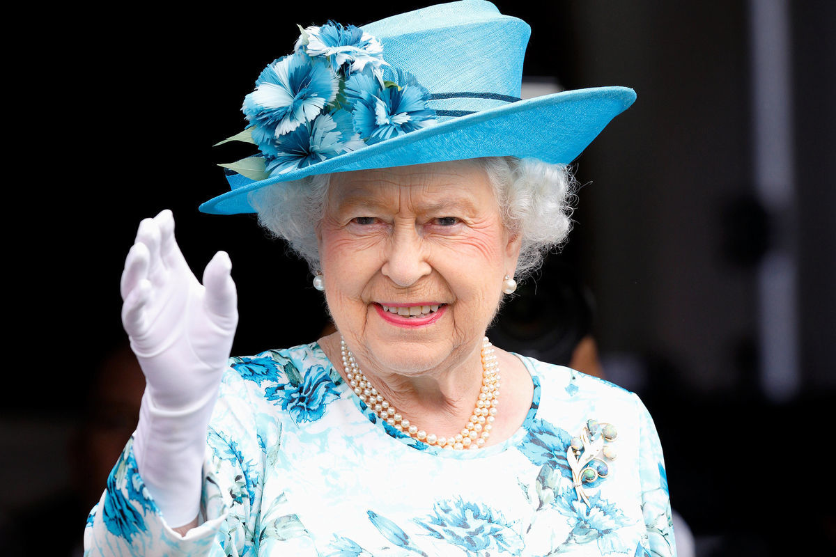 نگاهی به کمد لباس‌ ملکه انگلستان کفش و کیف‌های خاص با لایه‌ای از معنا