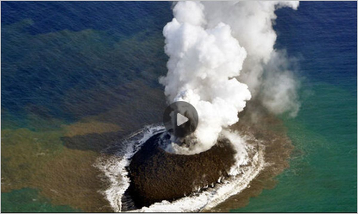 ببینید: تصاویر عجیب از فوران آتشفشان زیر دریایی در تونگا