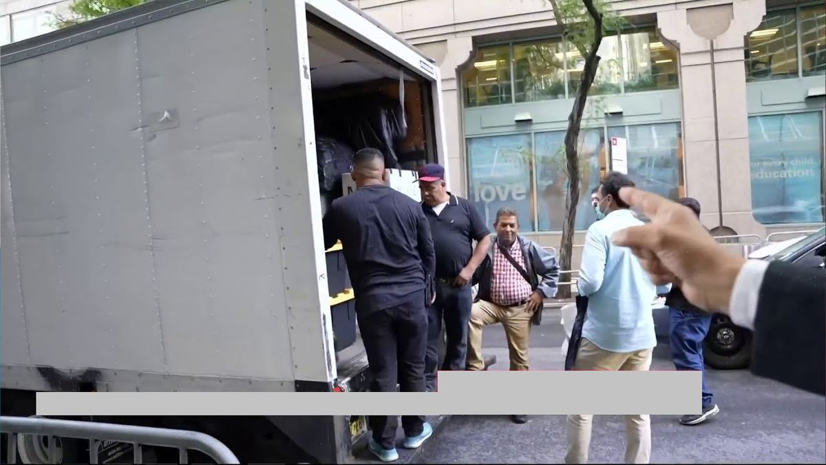 بازگشت ابراهیم رئیسی و تیم همراه از سفر نیویورک با یک کامیون سوغات آمریکایی!+فیلم