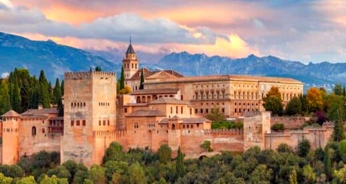 حقایقی عجیب از پشت پرده تغییر رنگ کاخ الحمرا در اسپانیا