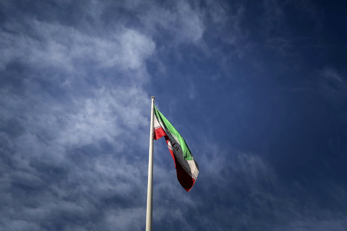 شهرداری تهران سوتی داد   پرچم را برعکس