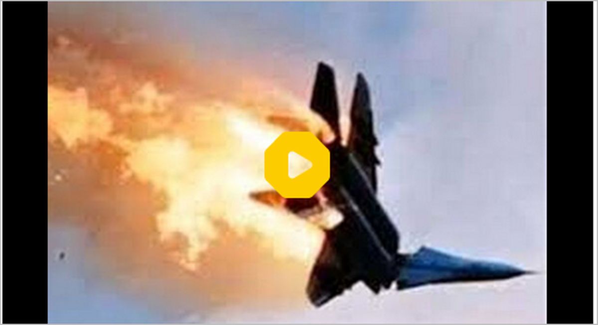 ببینید: تصاویری از سقوط هواپیمای سوخو-۳۴ در روسیه