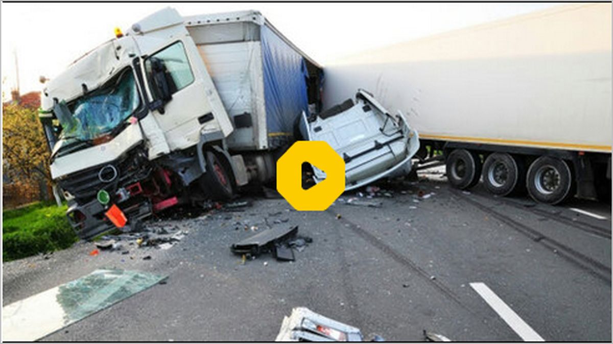 ببینید: تصادف وحشتناک یک کامیون با خودرو سواری