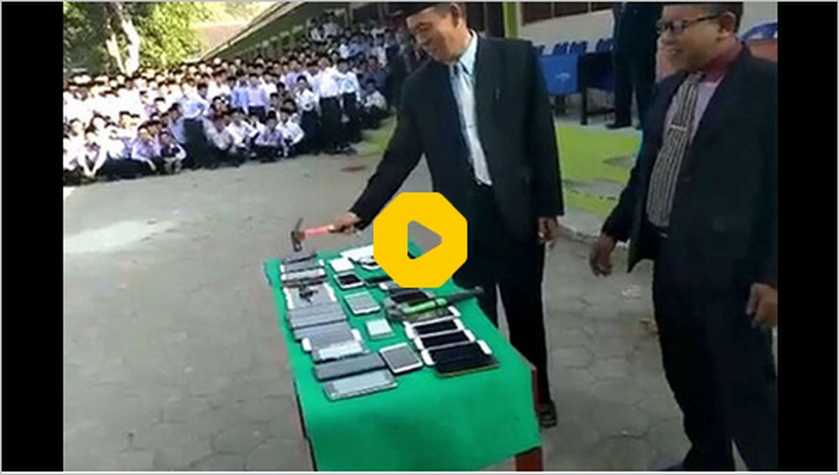 ببینید: مجازات دانش‌آموزانی که با خود موبایل به مدرسه ببرند در اندونزی!