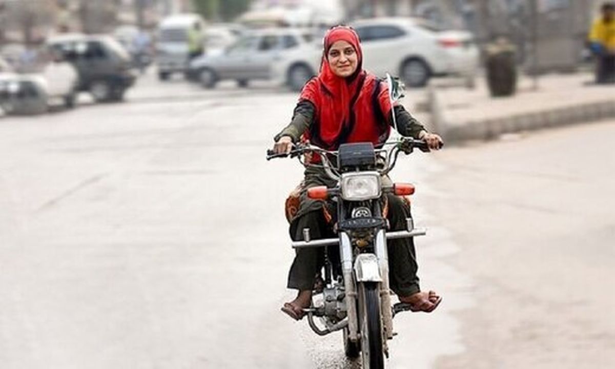 موتورسواری زنان آری یا نه ؟ رئیس پلیس : قانون سکوت کرده ما هم سکوت می‌کنیم !