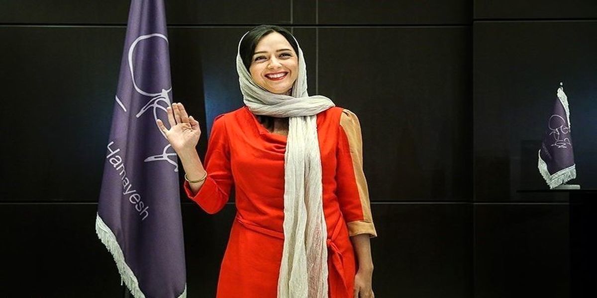 واکنش تند روزنامه کیهان به کشف حجاب ترانه علیدوستی | ترانه گویی هنوز ۱۵ سال دارد !
