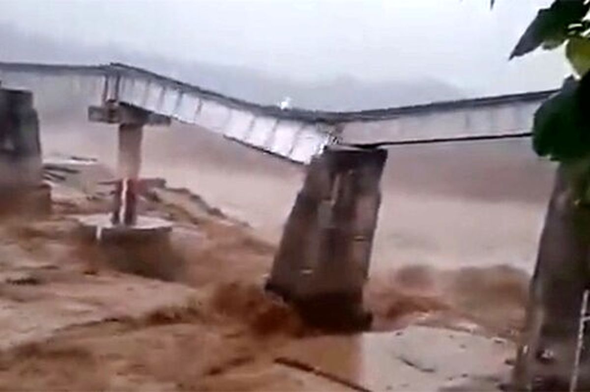 بینید | فاجعه ای تازه : فرو ریختن یک پل در گجرات
