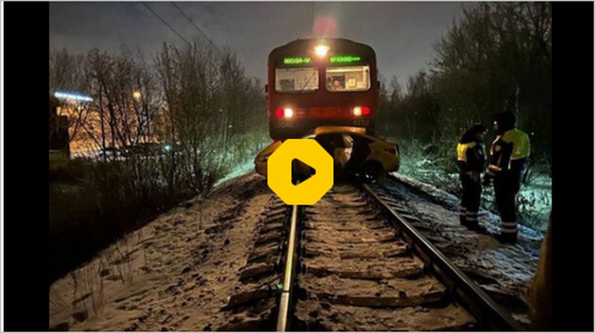 ببینید | تصادف قطار با یک خودروی بی‌احتیاط در روسیه