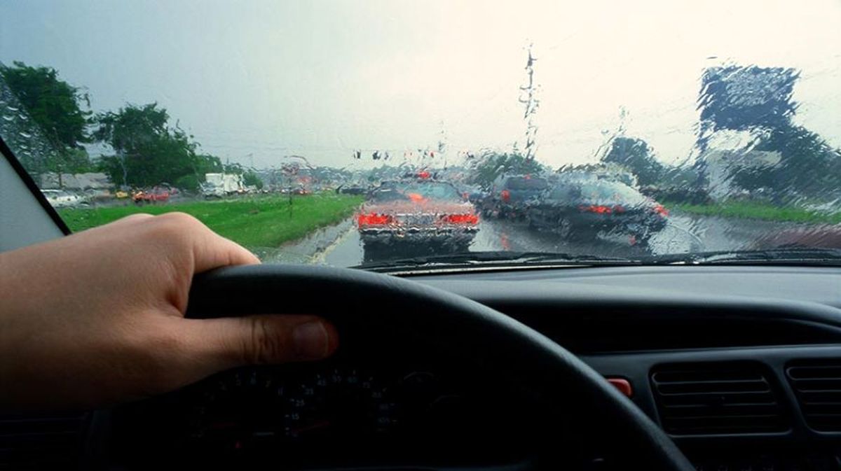 ۷ نکته برای رانندگی ایمن در روزهای بارانی