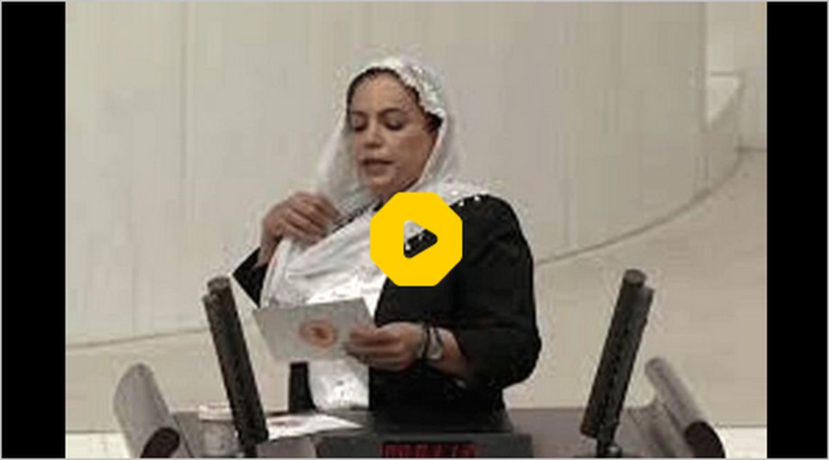 ببینید | کشف حجاب یک نماینده زن در پارلمان ترکیه