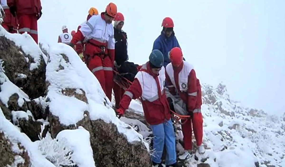 نجات جوان ۱۷ ساله که در کوه‌های ارنان استان یزد گم شده بود !