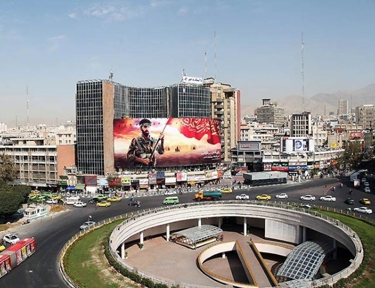 تصویر کی‌روش روی دیوارنگاره جدید میدان ولیعصر تهران + عکس