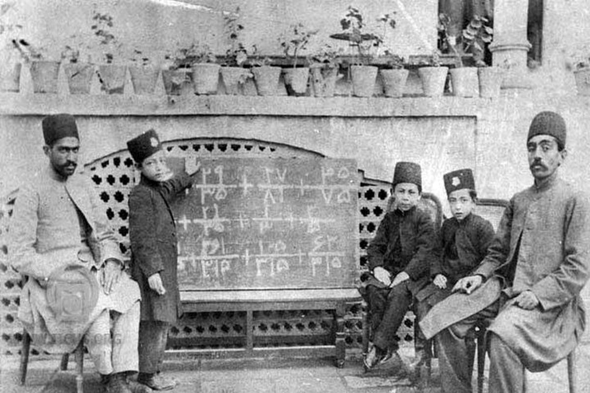 حقوق عجیب و جالب یک معلم در زمان قاجار +عکس