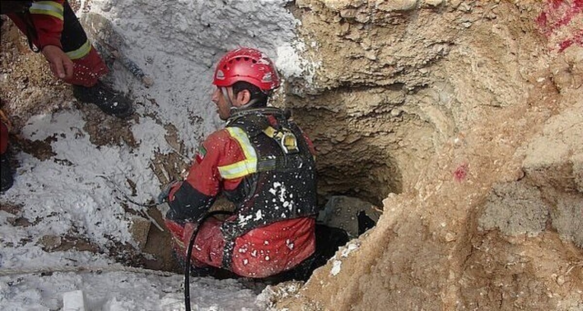 عکس | گرفتار شدن یک کارگر در چاه به مرگ او منجر شد