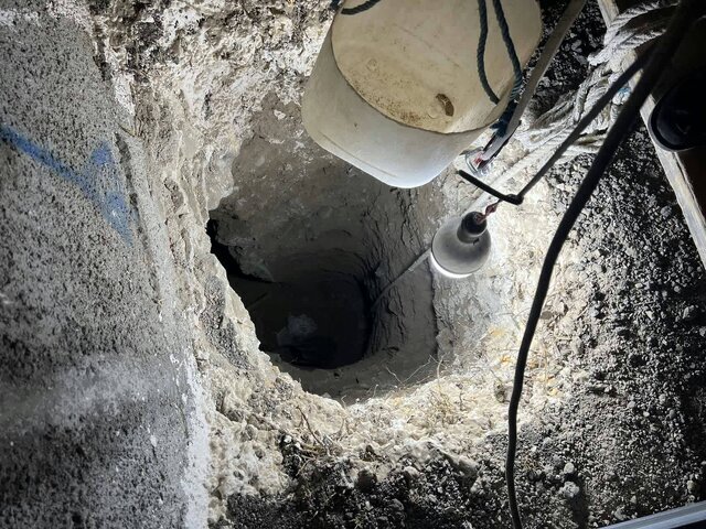 عکس | گرفتار شدن یک کارگر در چاه به مرگ او منجر شد