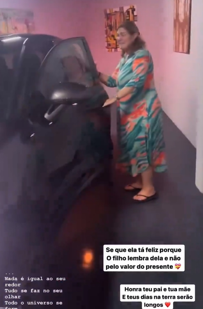 عکس | هدیه فوق لاکچری رونالدو به مادرش عکس | هدیه فوق لاکچری رونالدو به مادرش