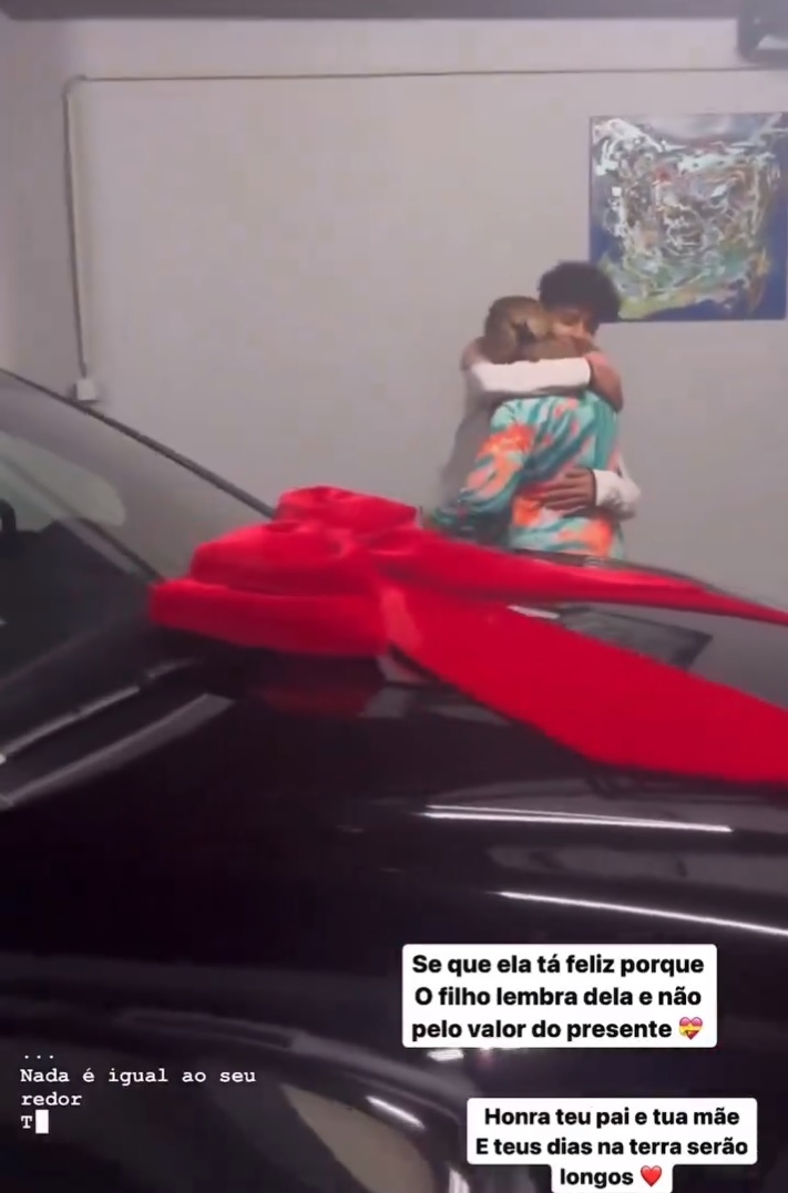 عکس | هدیه فوق لاکچری رونالدو به مادرش عکس | هدیه فوق لاکچری رونالدو به مادرش