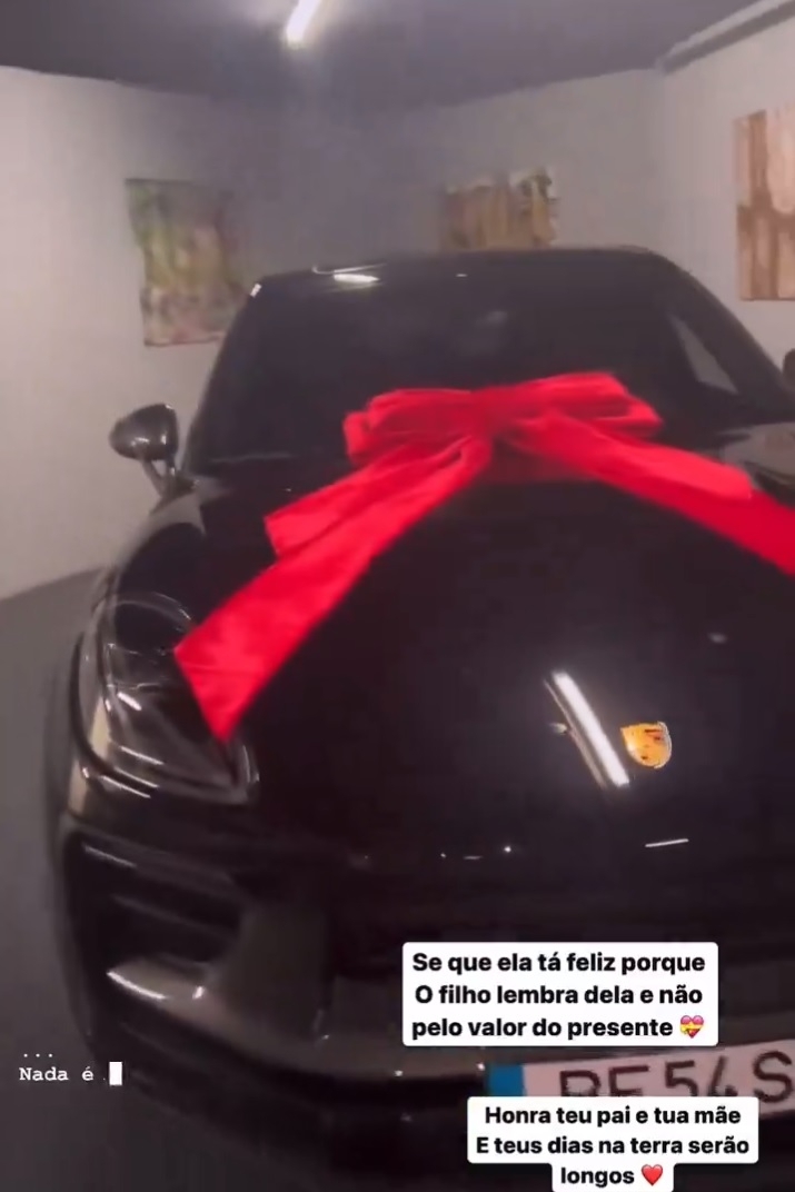 عکس | هدیه فوق لاکچری رونالدو به مادرش عکس | هدیه فوق لاکچری رونالدو به مادرش