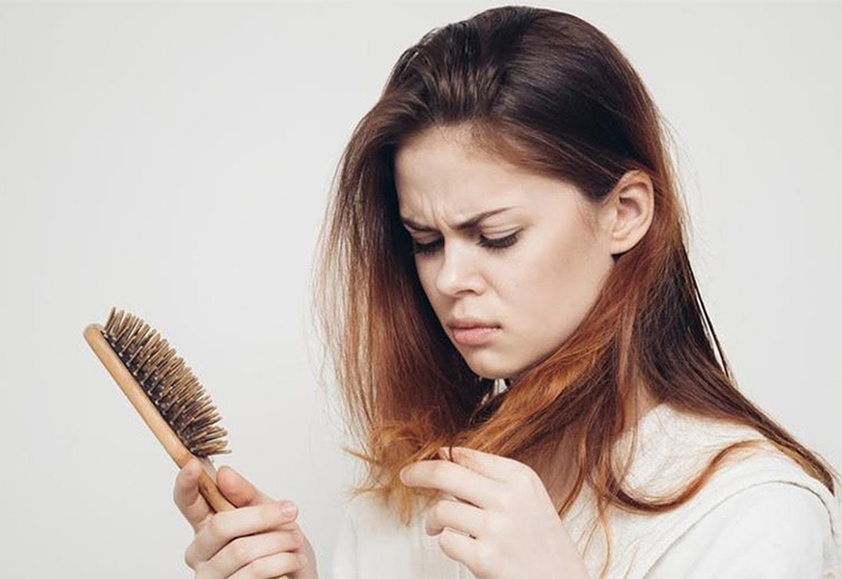 علت ریزش مو مشخص شد | روش‌های طبیعی برای پیشگیری از ریزش مو
