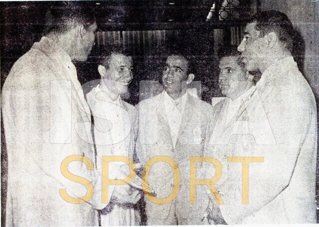 عکس | زیرخاکی از ملاقات تختی با ۳ ملیپوش فوتبال عکس | زیرخاکی از ملاقات تختی با ۳ ملیپوش فوتبال