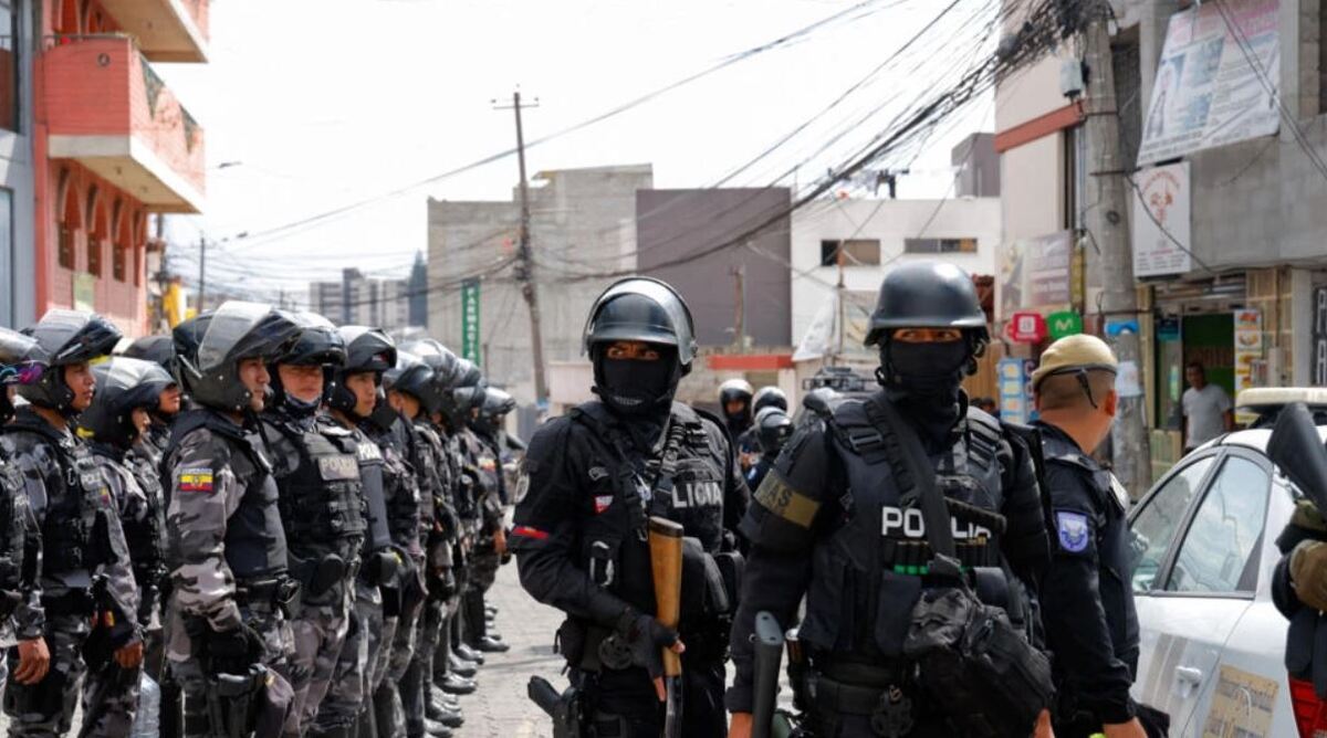 ویدیو | حمله افراد مسلح به استودیو تلویزیون اکوادور هنگام پخش زنده!