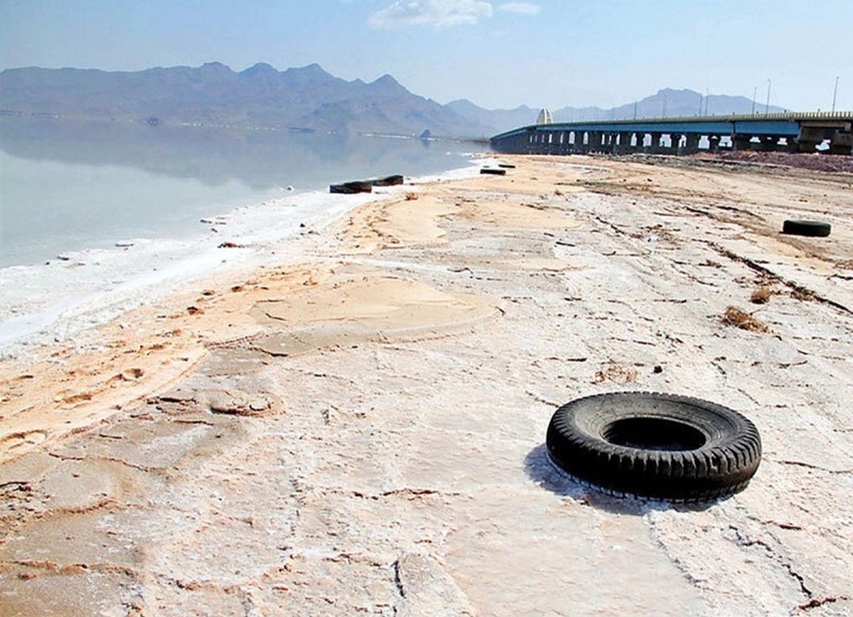 توضیح یک نماینده درباره فعالیت چینی‌ها در دریاچه ارومیه | تکذیب خشک شدن دریاچه برای استحصال منابع